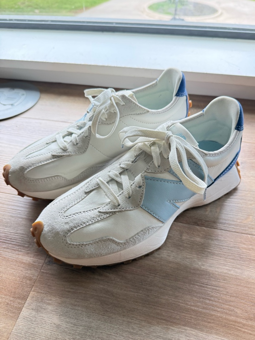 New Balance Staud 327 collab Sea Salt and blue Men's 9/42.5 Women’s 10.5 EUC